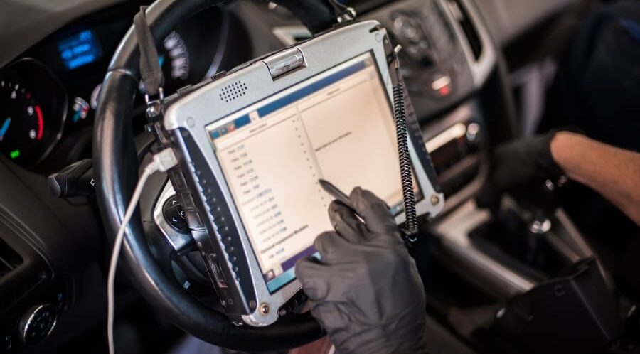 Que-es-y-para-que-sirve-una-maquina-de-diagnosis-para-coches